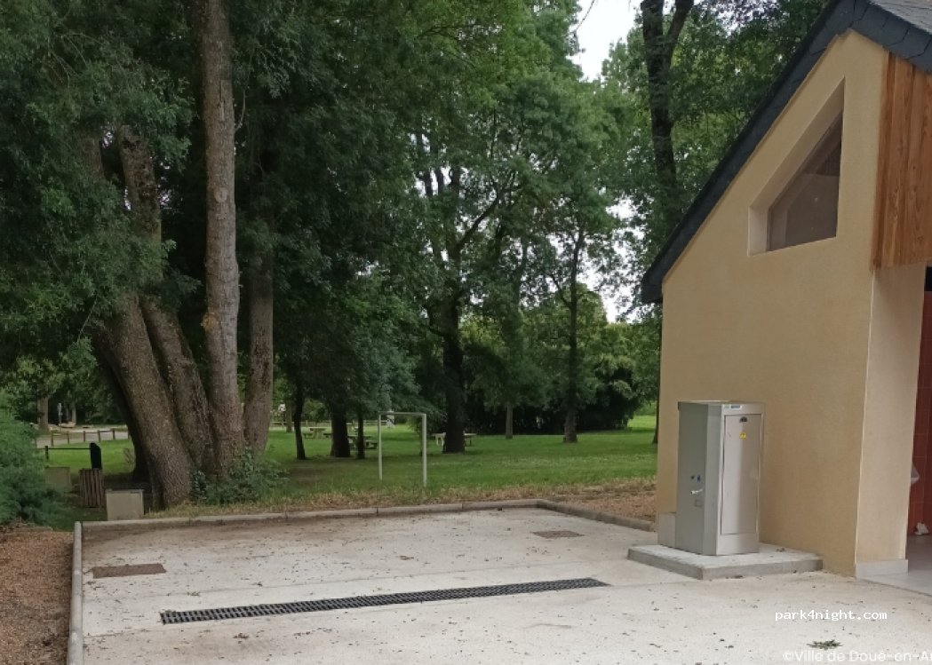 (49700) Doué-en-Anjou - 1 Rue nationale — foto 2