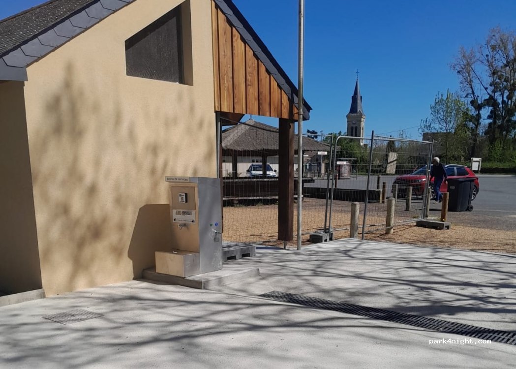(49700) Doué-en-Anjou - 1 Rue nationale — foto 3
