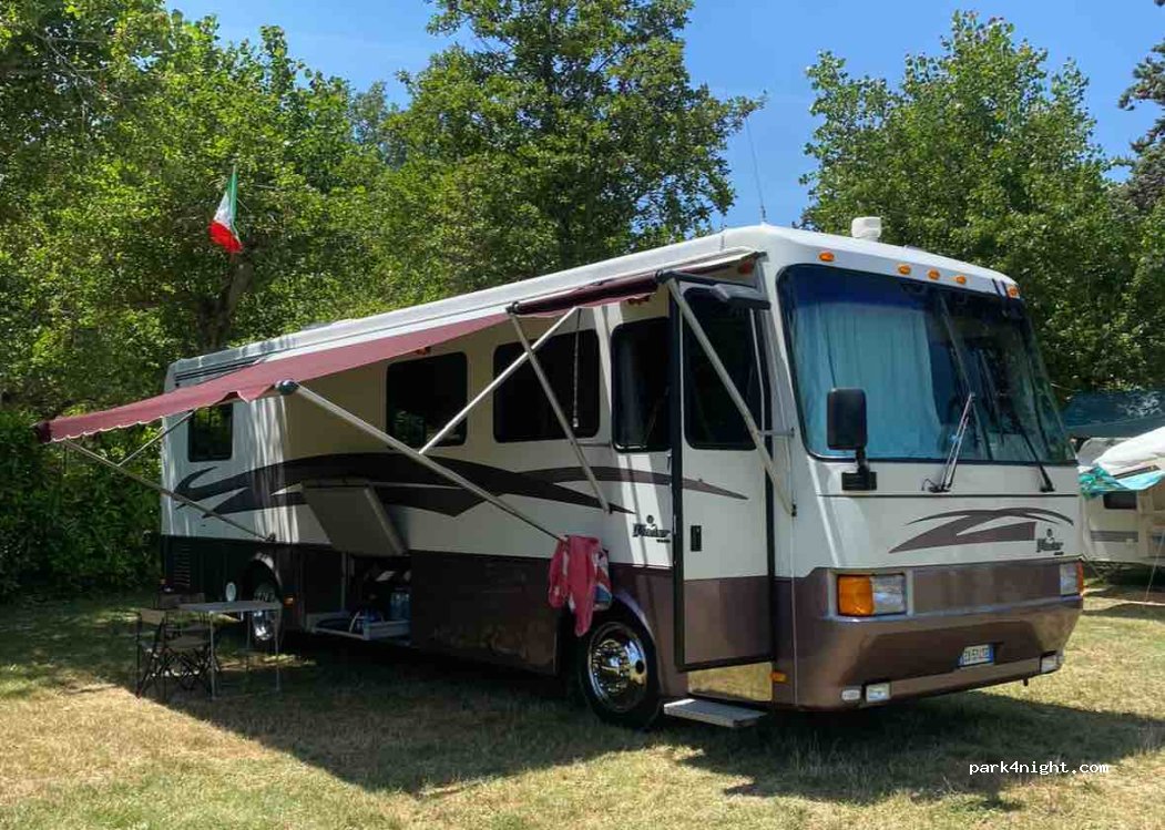 Parking sosta camper Cascina — foto