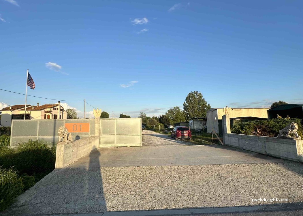 Parking sosta camper Cascina — foto 2