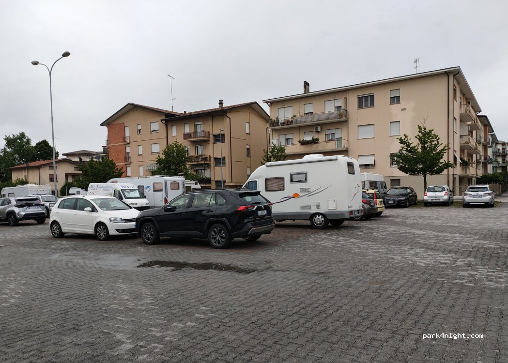 (31015) Conegliano - 11 Via Maggiore G. Piovesana — foto