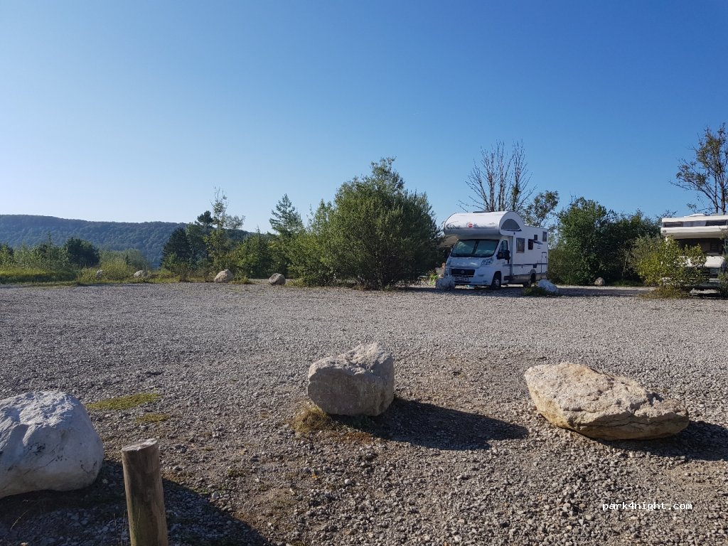 Aire de camping-cars Lac de Chalain — foto 2