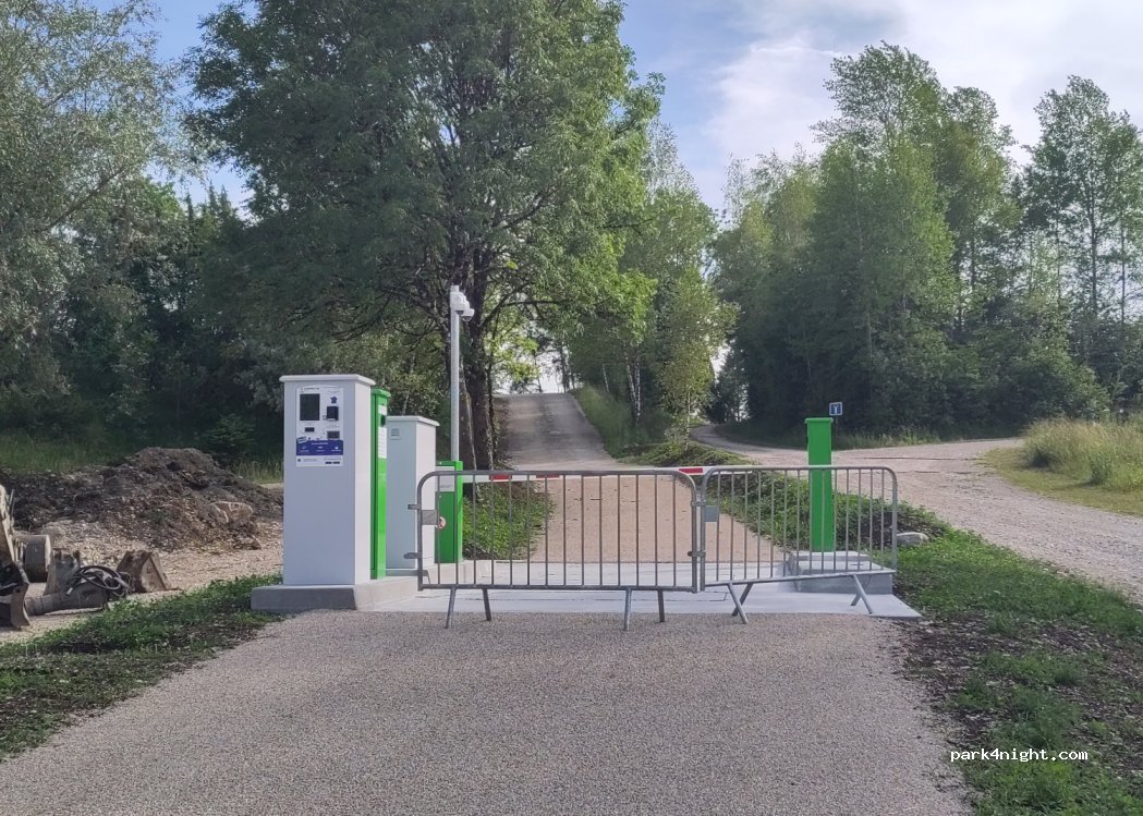 Aire de camping-cars Lac de Chalain — foto 3