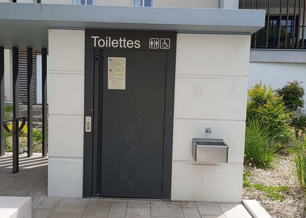 (37270) Montlouis-sur-Loire - 2 Place François Mitterrand — foto