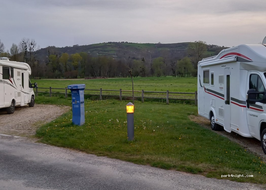 (12320) Saint-Cyprien-sur-Dourdou - route de Conques — foto 2