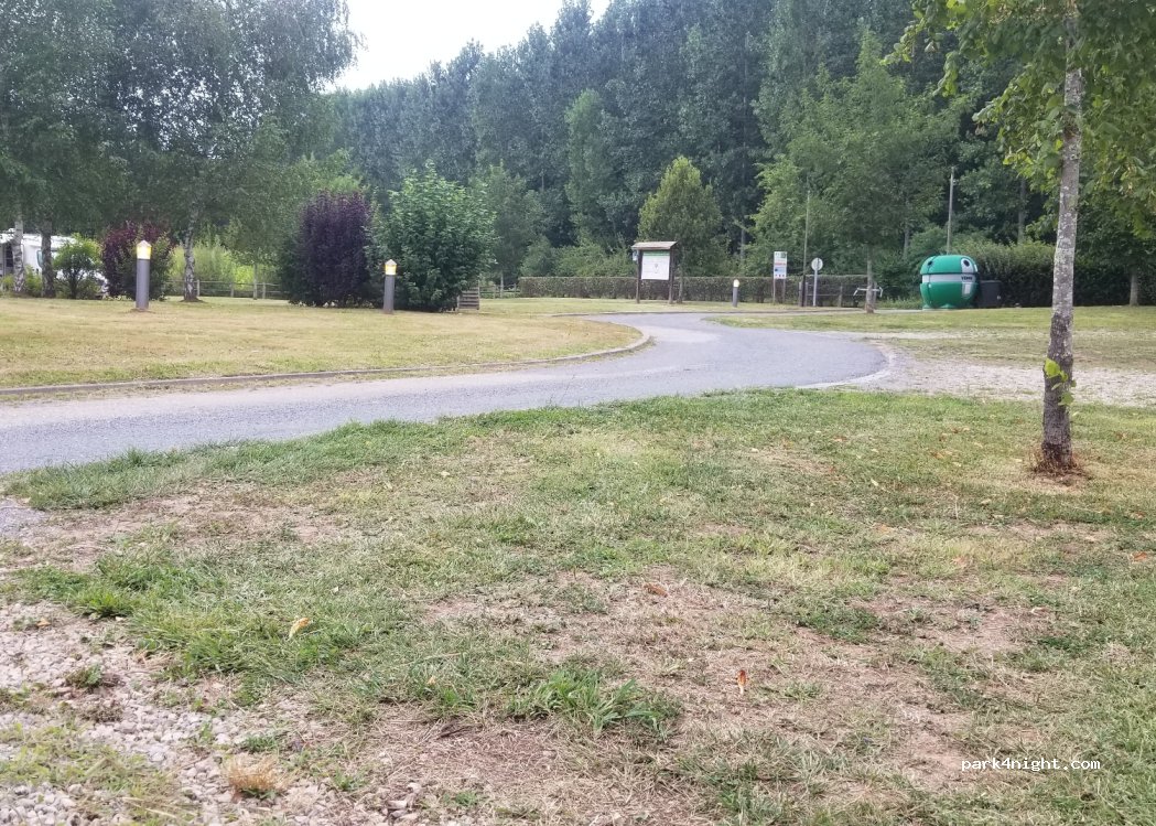 (12320) Saint-Cyprien-sur-Dourdou - route de Conques — foto 3