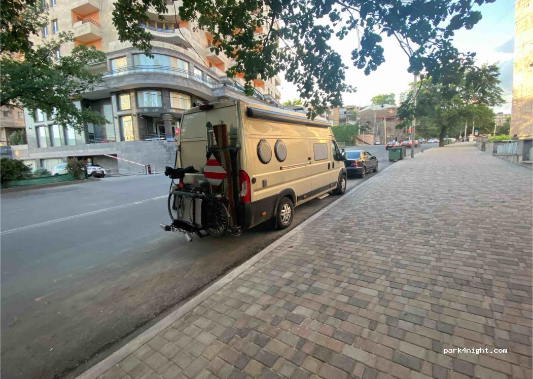(0002) Yerevan - 33 Martiros Saryan Street — foto 2