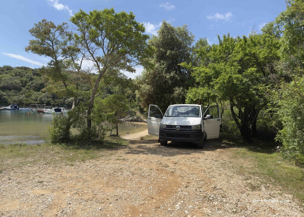 (51500) Pinezići - Unnamed road — foto