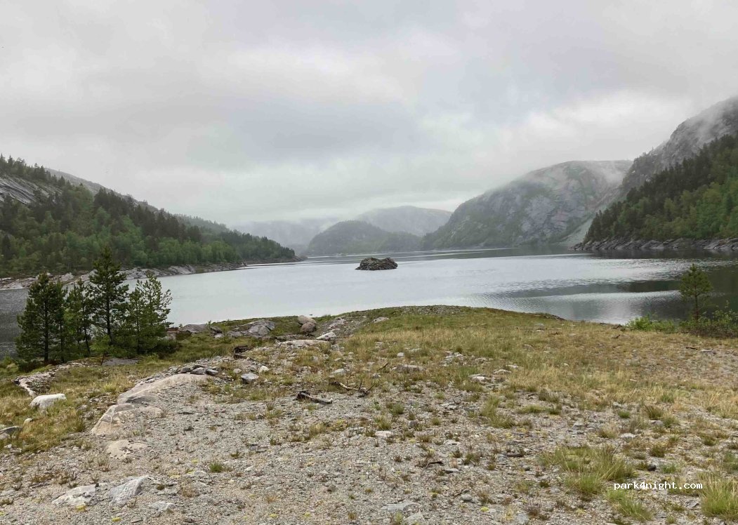 (4473) Kvinlog - Unnamed road — foto