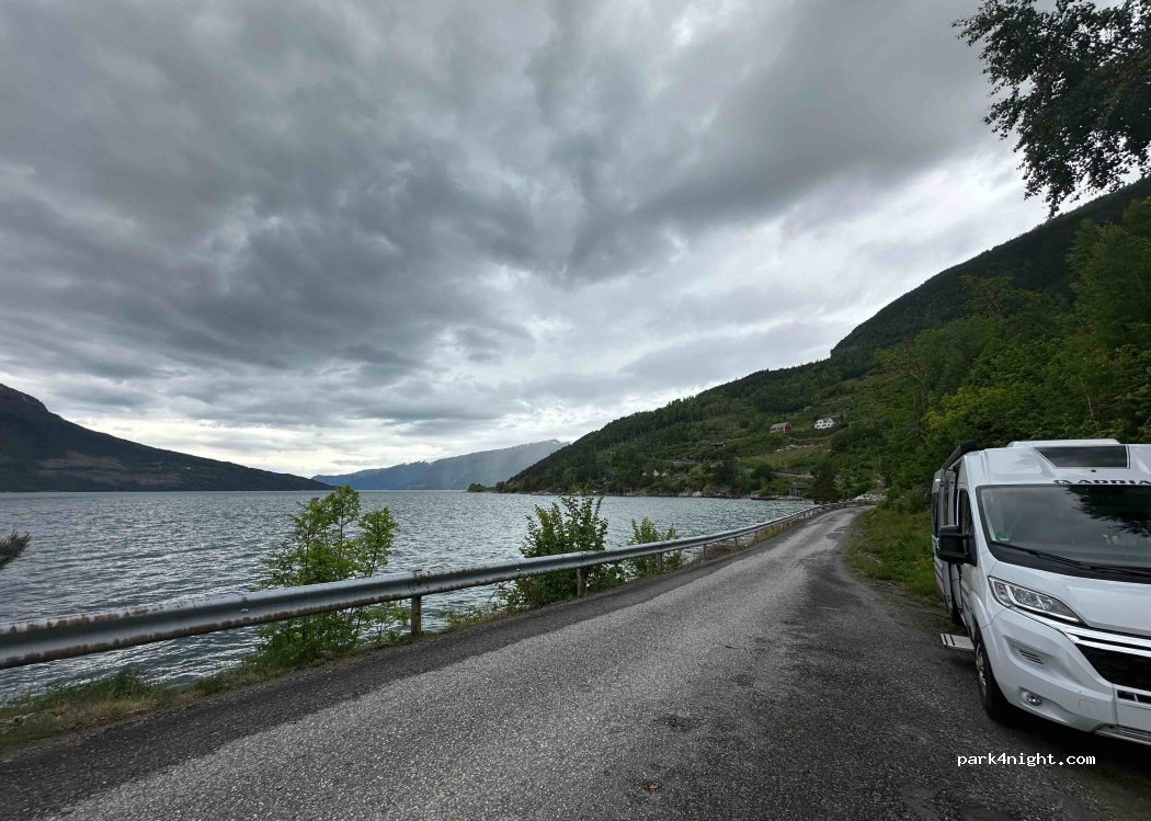 (5734) Vallavik - 1547 Tjoflotvegen — foto