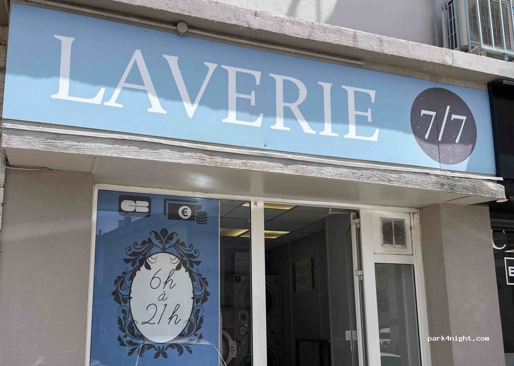 (84500) Bollène - 4 Place du Felibrige — foto