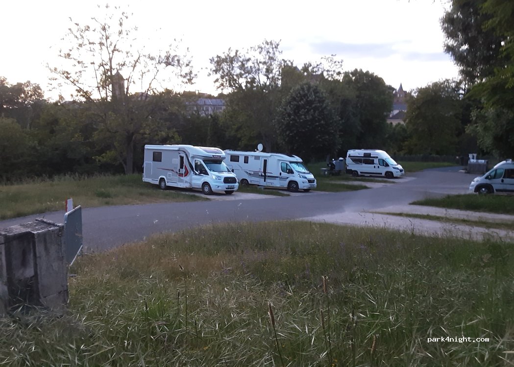 (46300) Gourdon - 608 Le Foirail — foto