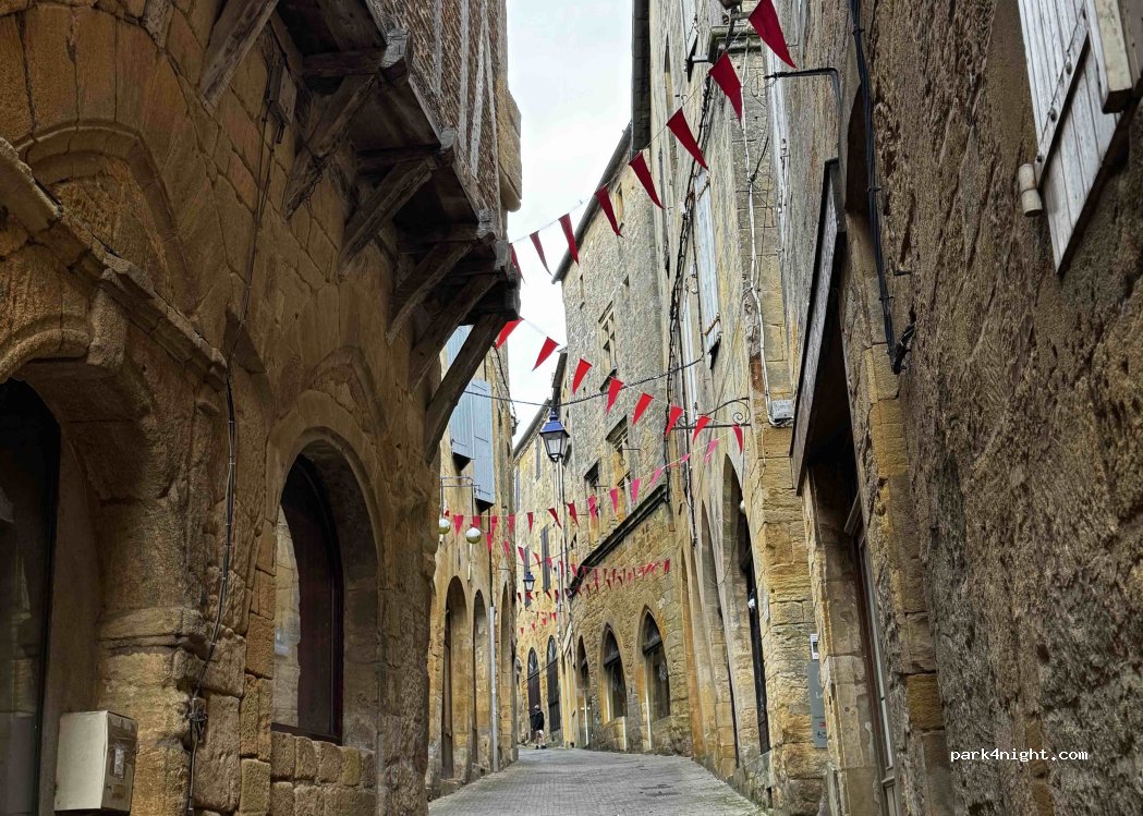 (46300) Gourdon - 608 Le Foirail — foto 4