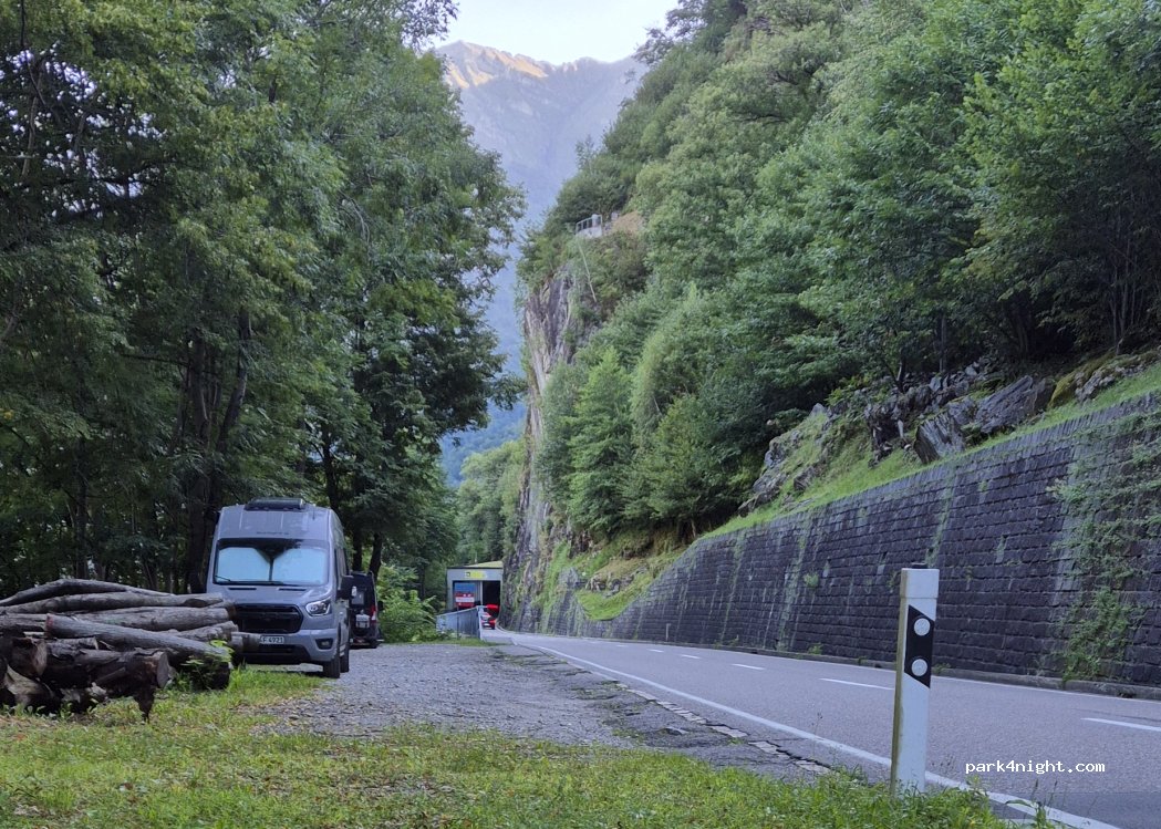 (6596) Gordola - Via Valle Verzasca — foto