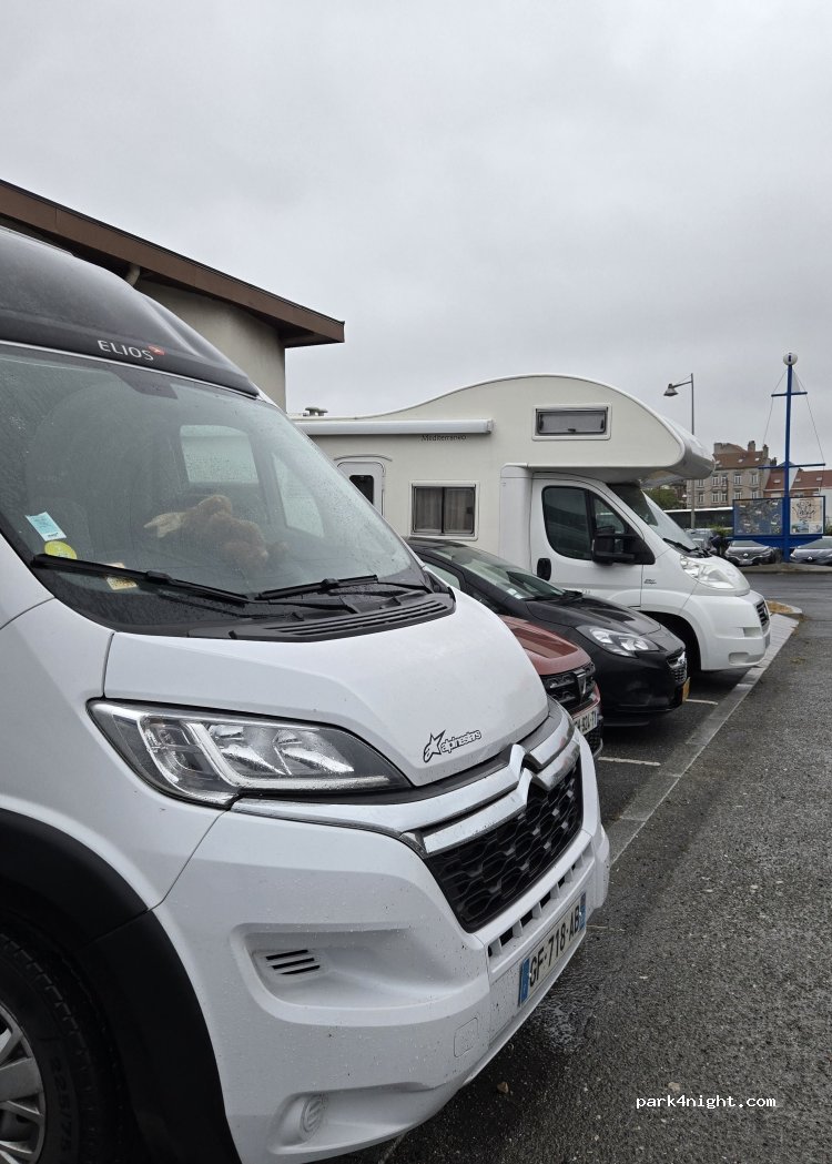 (59140) Dunkerque - 107 Quai Guillain — foto