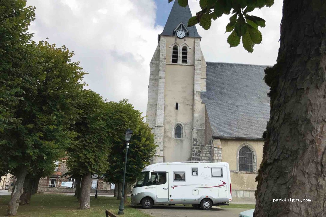 (45480) Bazoches-les-Gallerandes - 12 Place de l'Église — foto