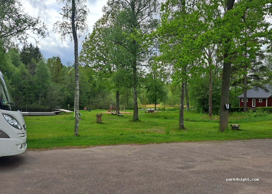 (579 93) Grönskåra - 2 Strandvägen — foto