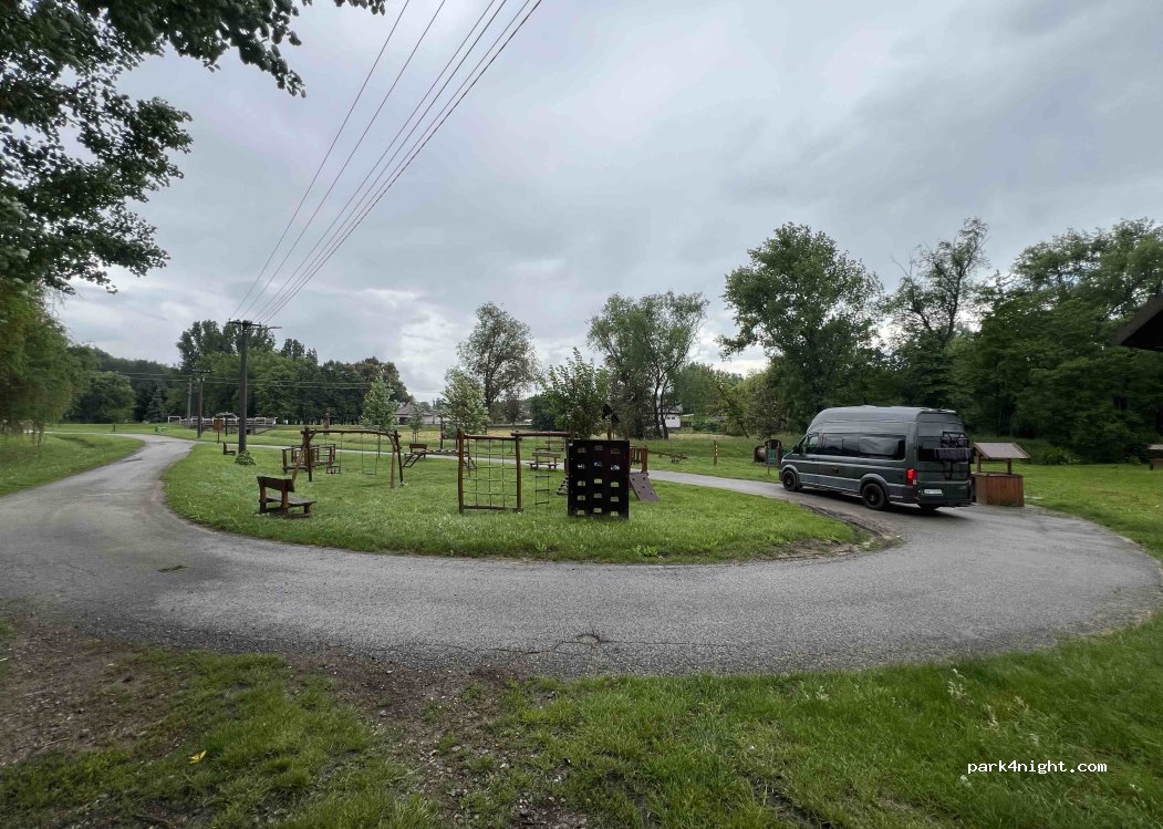 (941 32) Semerovo - Unnamed Road — foto 2