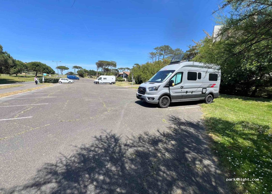 (40510) Seignosse - 2 Avenue Chambrelent — foto
