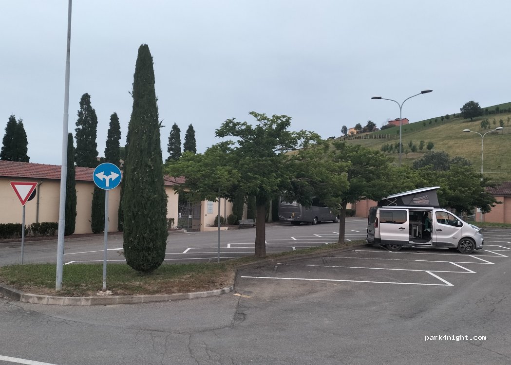 (41053) Torre Maina - 33 Via Montina — foto