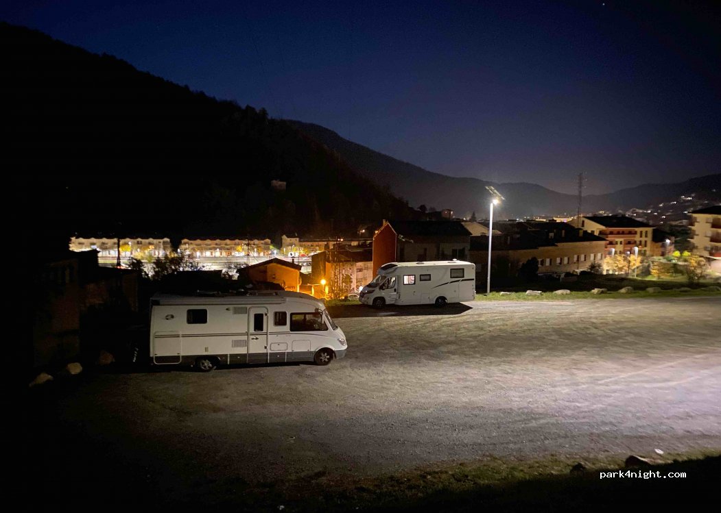 (17500) Ripoll - 1 Avinguda del Comte Guifré — foto 3