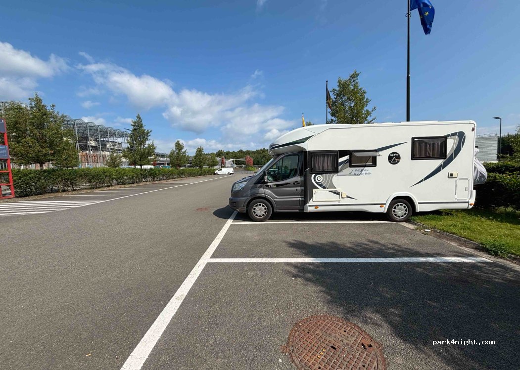 (6890) Libin - 1 Place du Soleil — foto