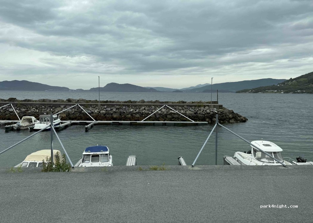 (6224) Hundeidvik - 110 Sekundær Fylkesveg 71 — foto