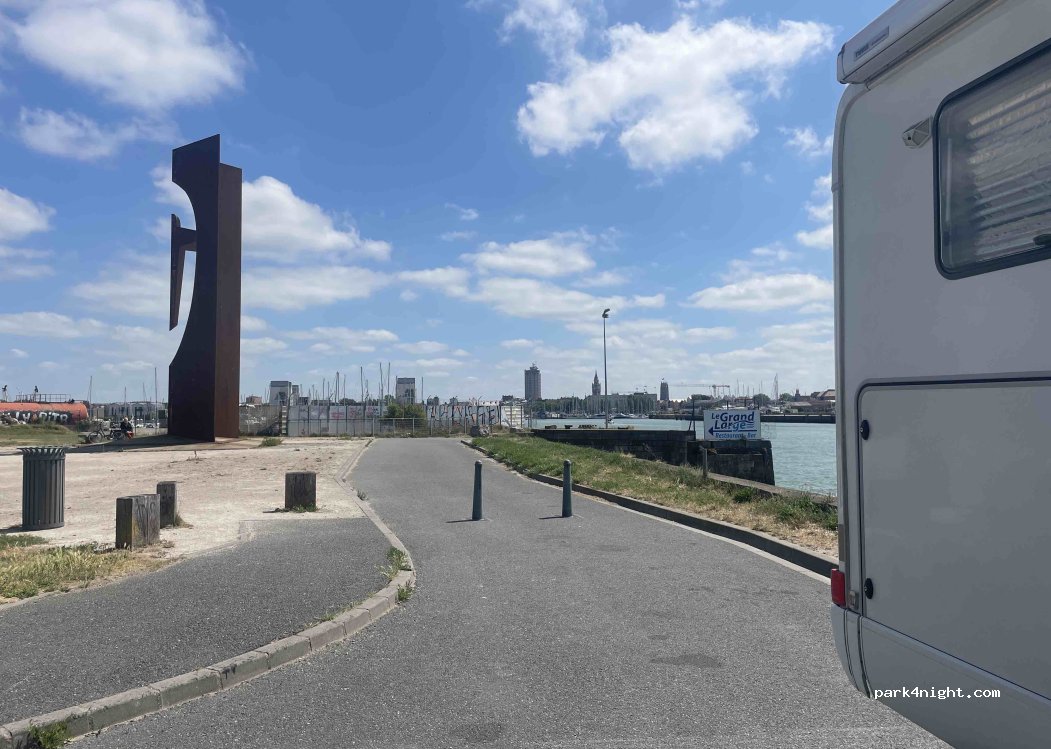(59140) Dunkerque - 1 Rue Militaire — foto