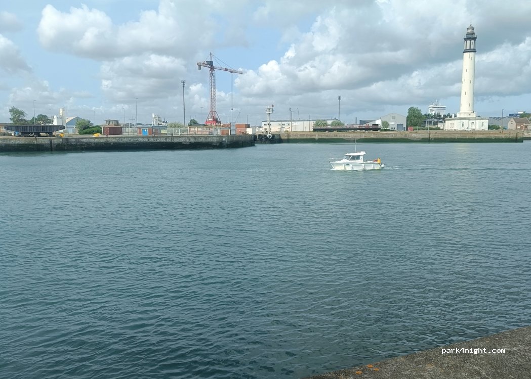 (59140) Dunkerque - 1 Rue Militaire — foto 4