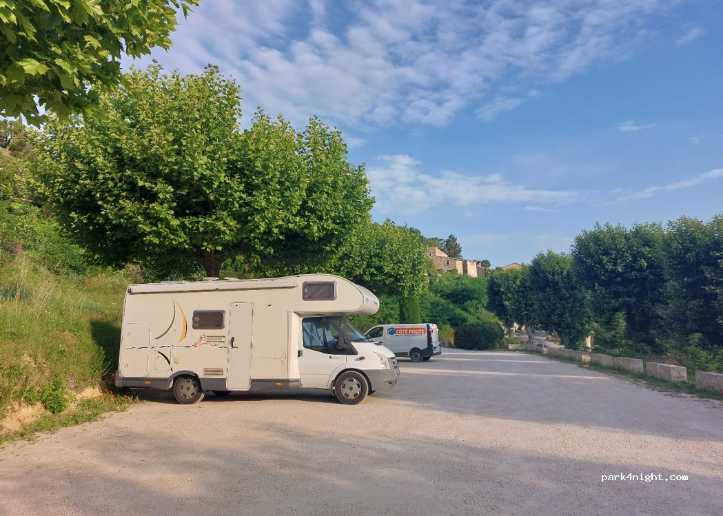 (84560) Ménerbes - Rue Saint-Estève — foto 3