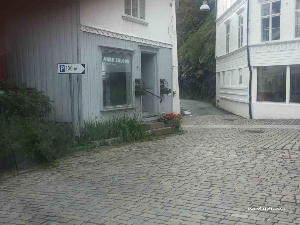 (4900) Tvedestrand - 12 Bakkeskåt — foto