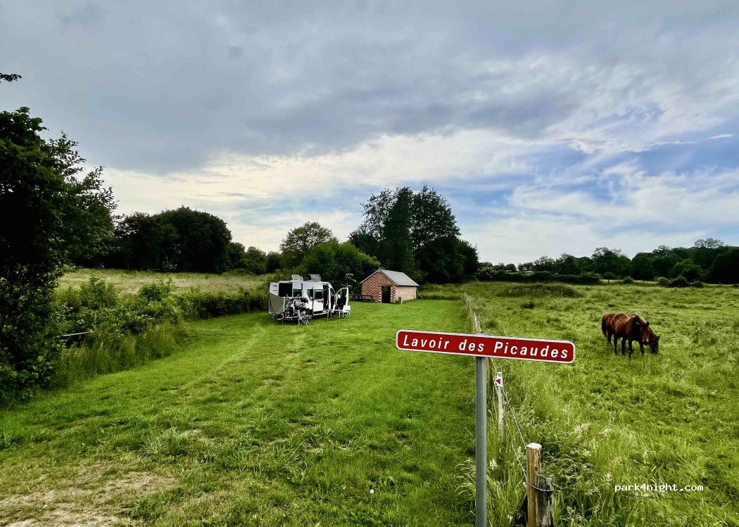 (18250) Neuvy-Deux-Clochers - — foto