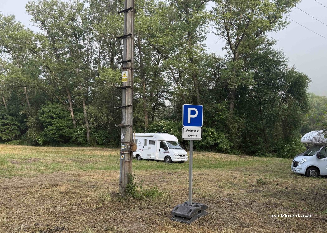 (960 01) Zvolen - Unnamed road — foto