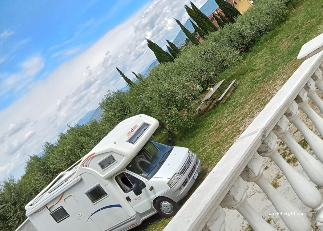 Area Sosta Camper L'uliveto — foto