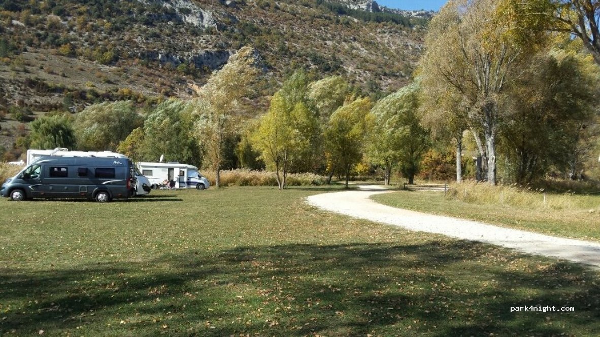 (84390) Monieux - D96 — foto