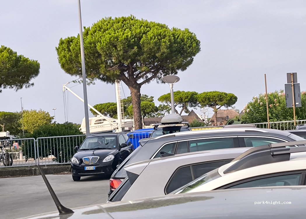 (33054) Lignano Sabbiadoro - Via Monte Ortigara, 1 — foto 2