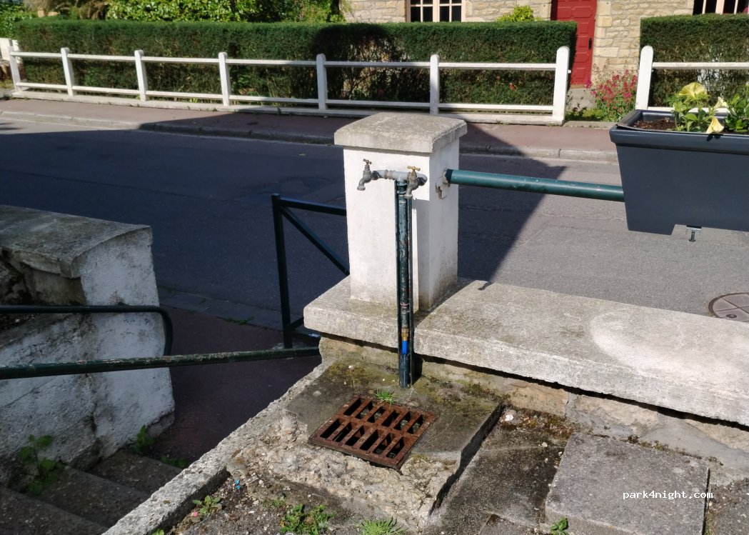 (14340) Cambremer - 2 Place de l'Église — foto