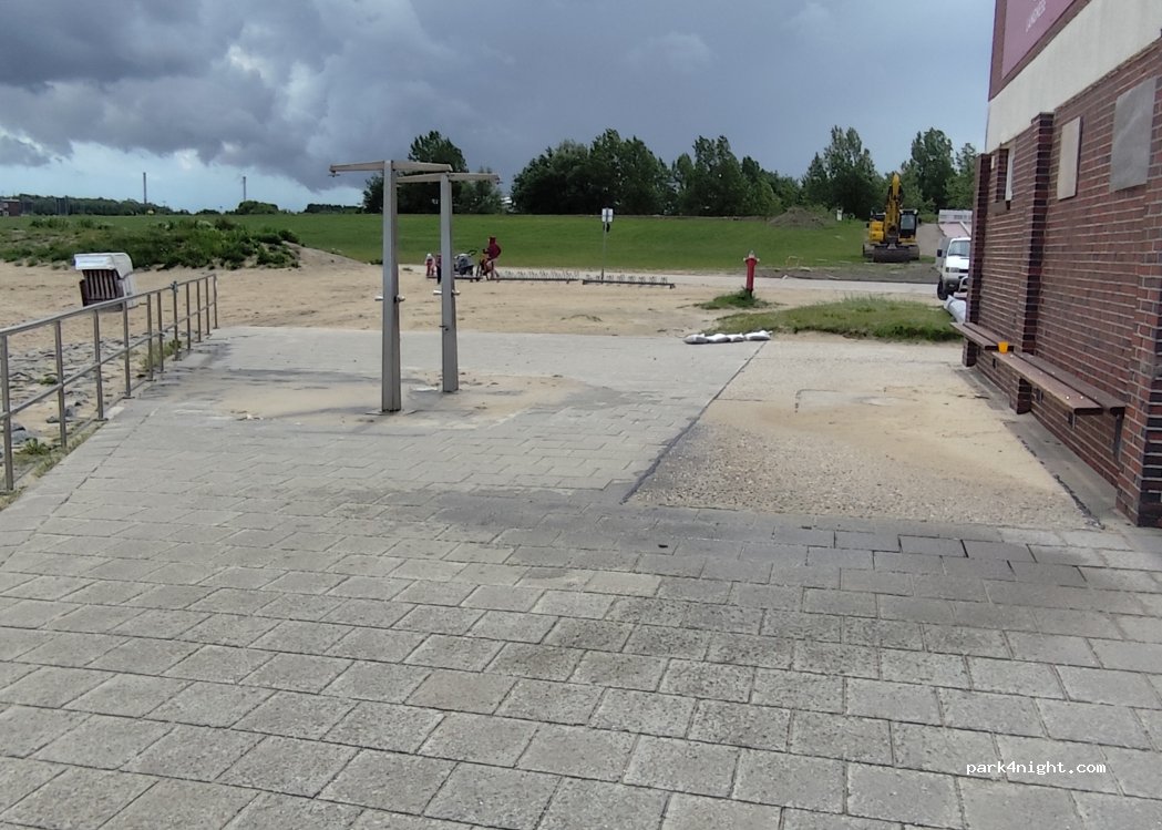 (26434) Wangerland - 4 An der Werft — foto
