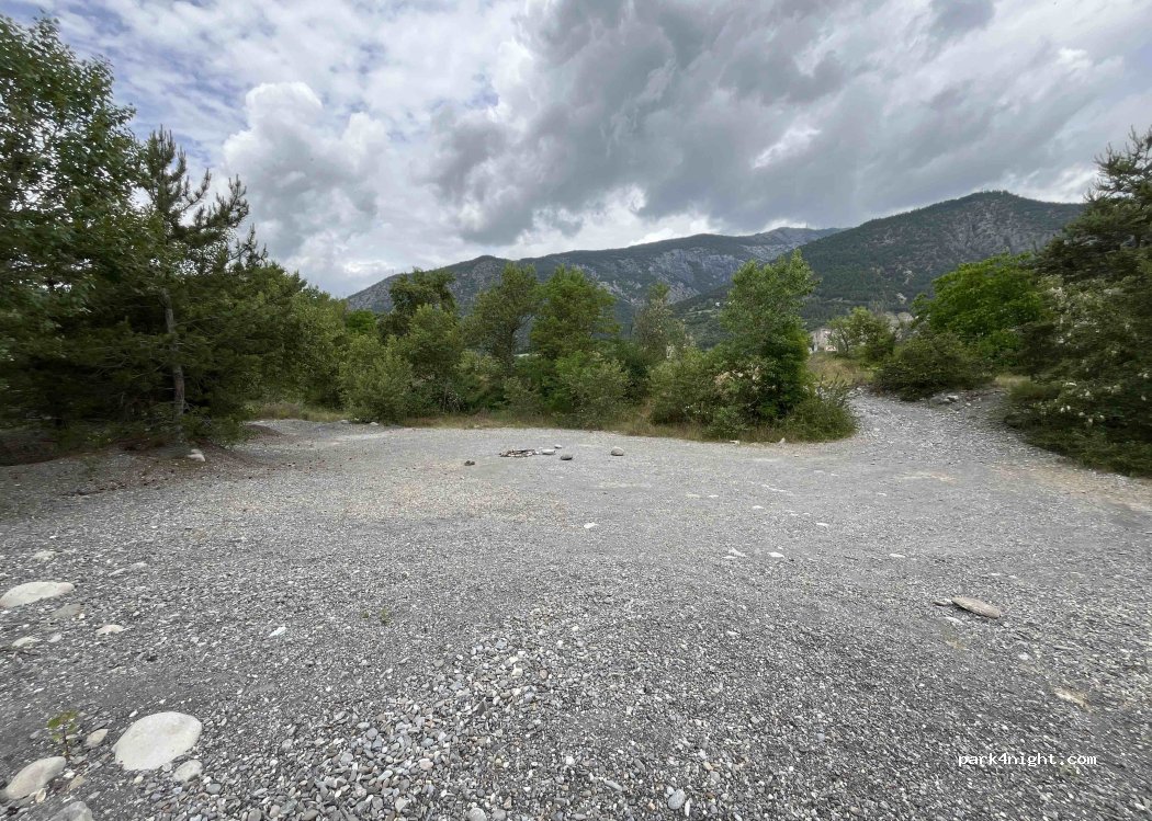 (05190) Espinasses - Unnamed road — foto 3