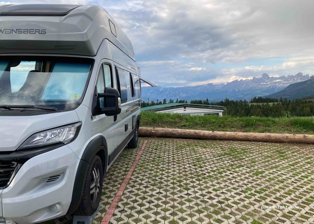 Parcheggio attrezzato per Camper — foto 3