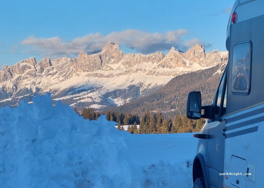 Parcheggio attrezzato per Camper — foto 5