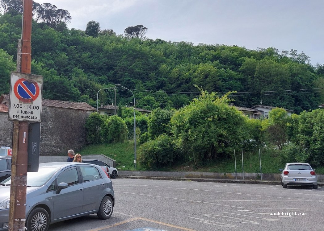 (54021) Bagnone - 5 Piazza San E. Monsignore Luigi Rosa — foto