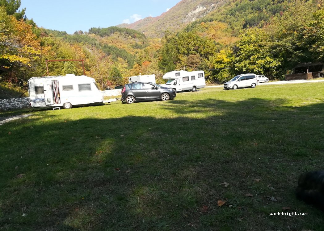 (584 00) Loutra Loutrakiou - Eparchiaki Odos Aridaias-Loutron — foto