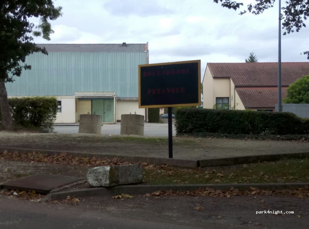 (89170) Saint-Fargeau - 1 Allée des Platanes — foto 2