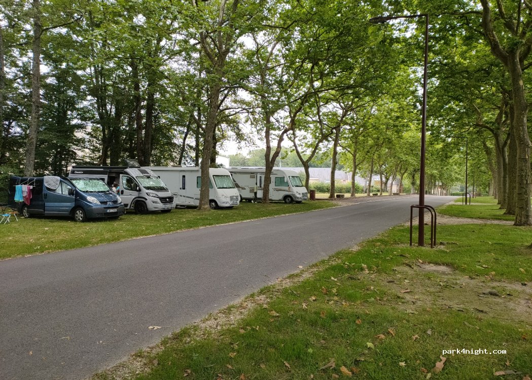 (89170) Saint-Fargeau - 1 Allée des Platanes — foto 3
