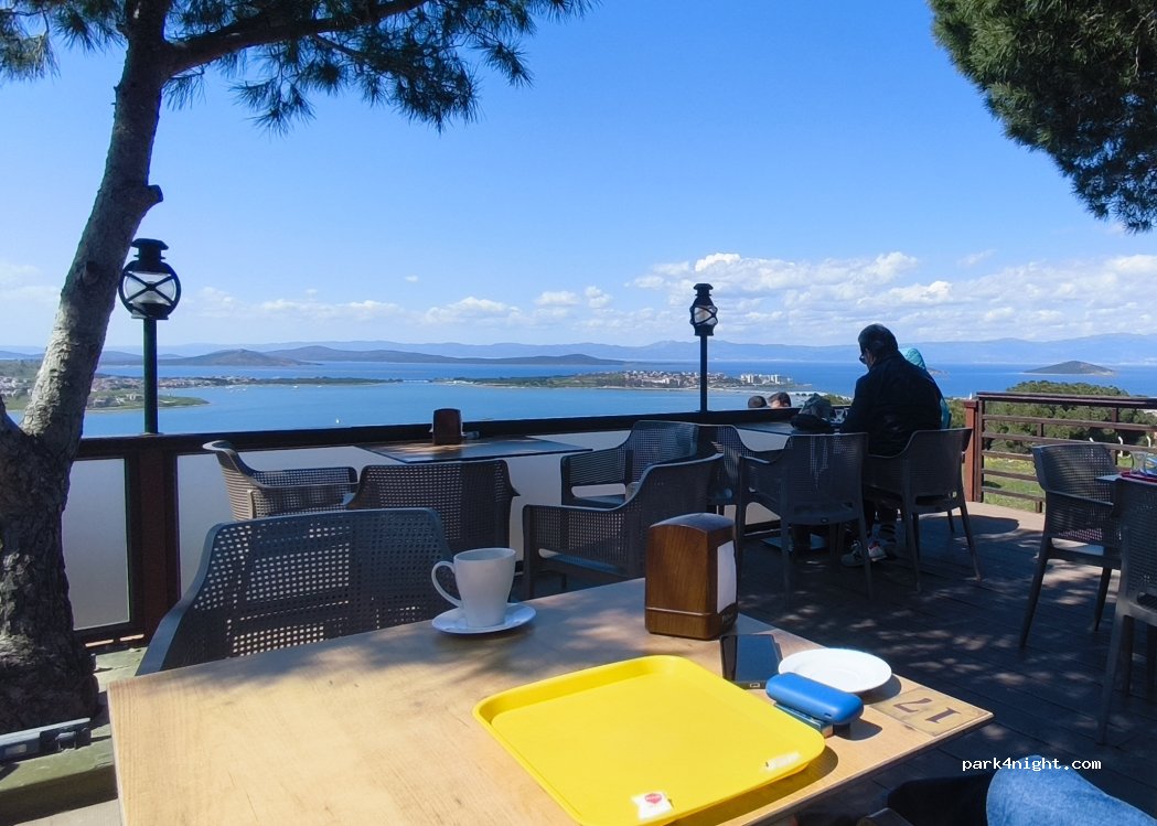 (10400) Ayvalık - Ahmet Taner Kislali Cd. — foto 3
