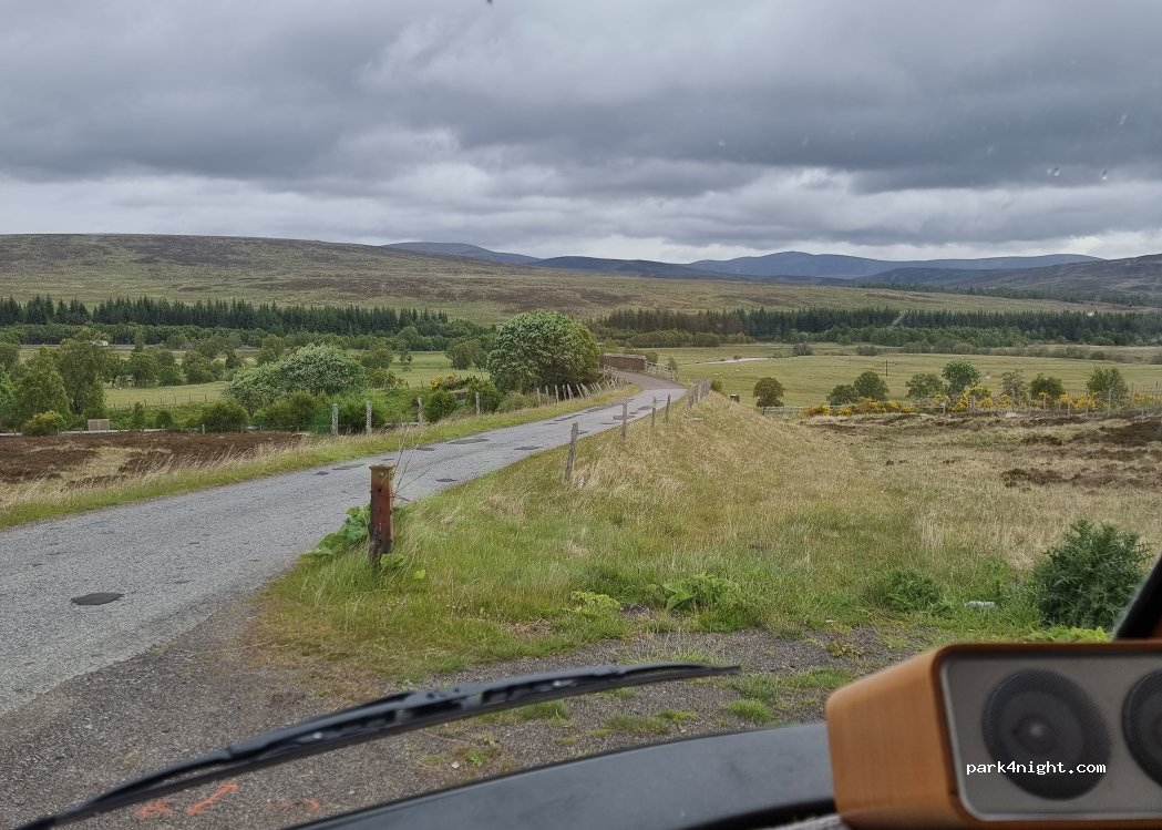 (PH18 5UQ) Badnambiast - Unnamed Road — foto
