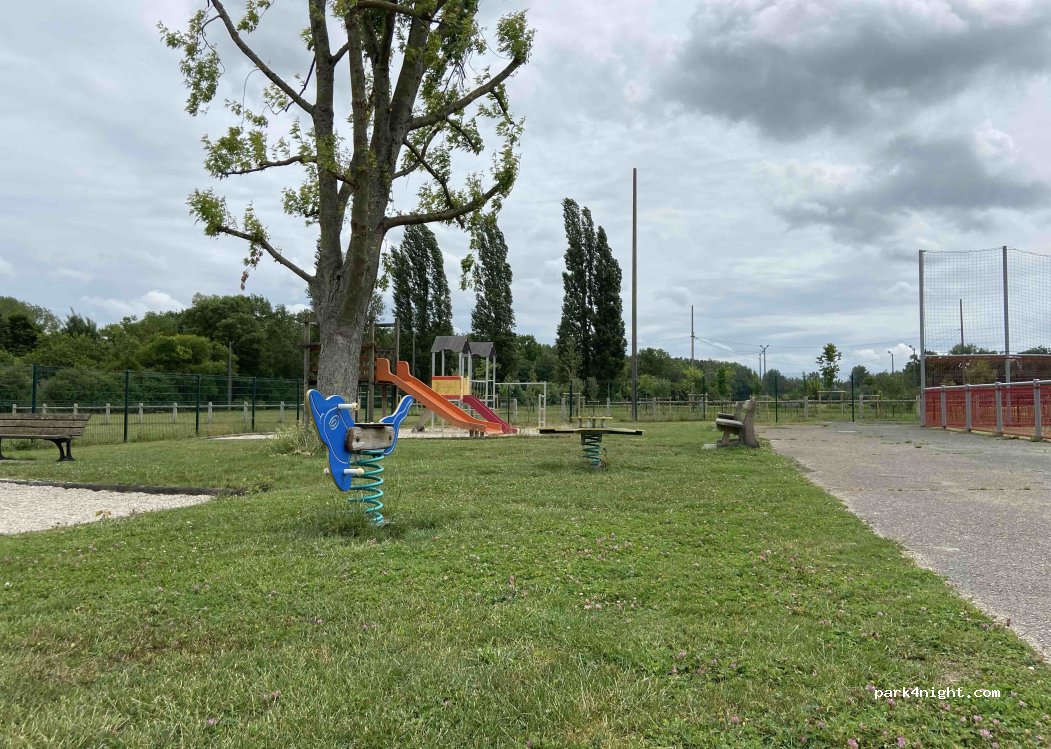 (77114) Hermé - 6 Place de la Mairie — foto