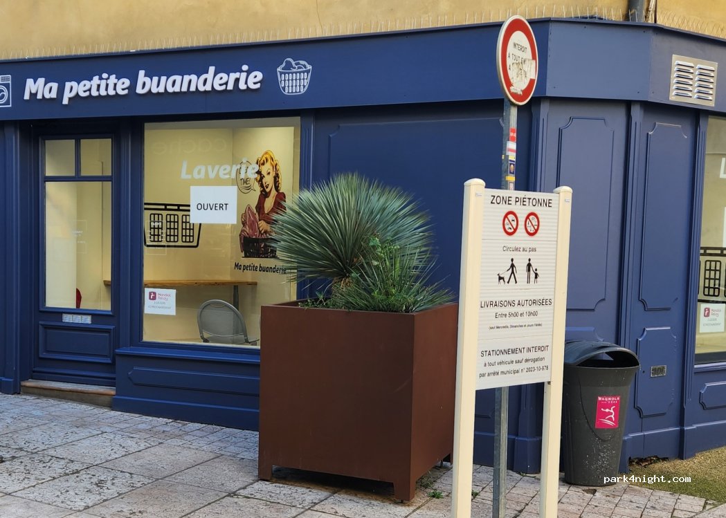 (30200) Bagnols-sur-Cèze - 75 Rue de la République — foto