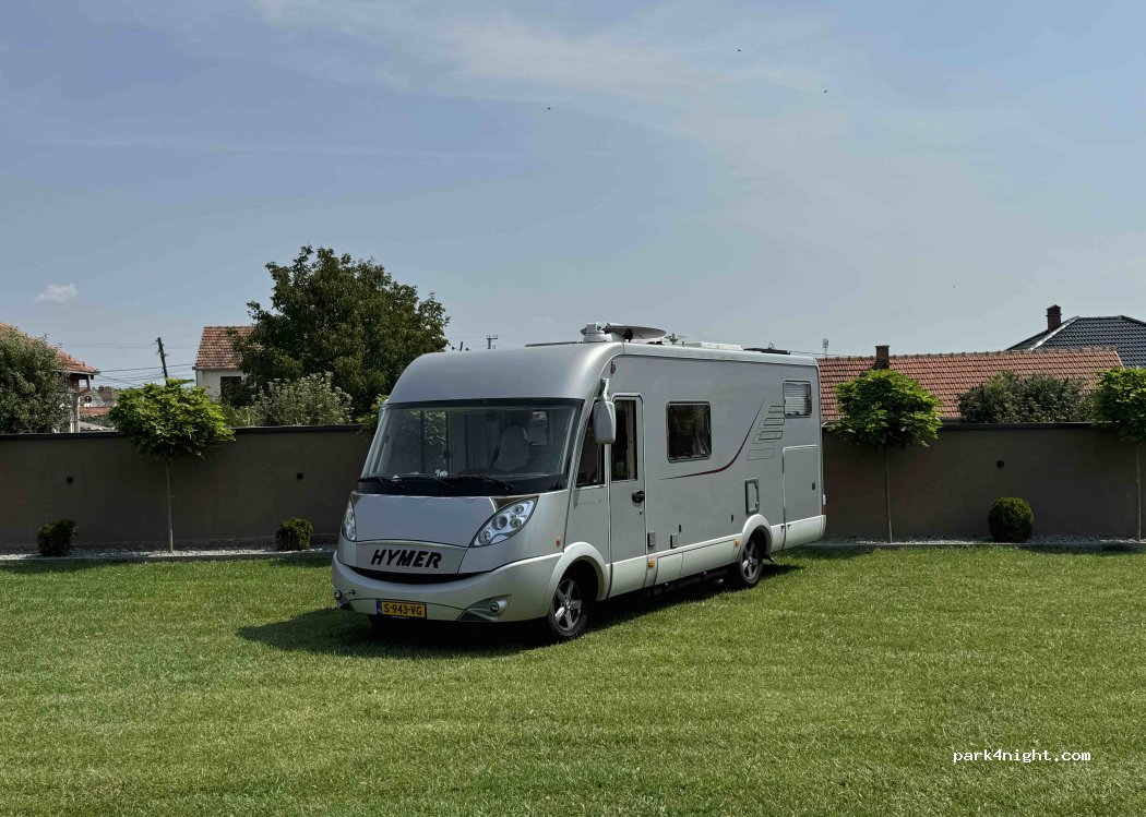 Camp Luxe — foto